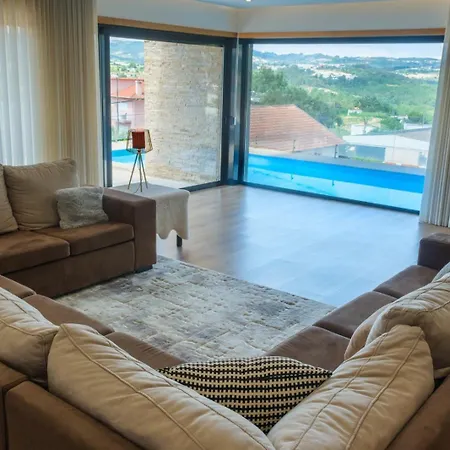 Casa Moderna Na Aldeia Marco de Canavezes